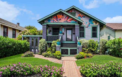 Photo of 2524 Avenue Q 1/2, Galveston, TX 77550 (MLS # 80337427)