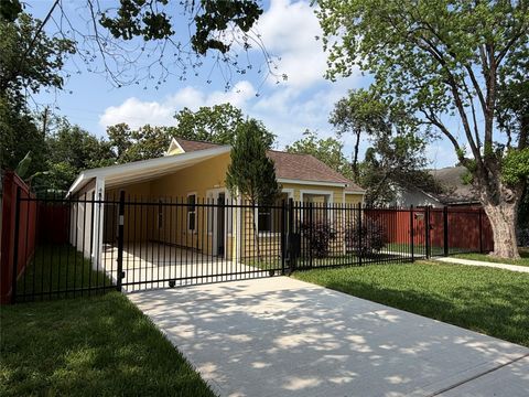 Photo of 4843 Culmore Drive, Houston, TX 77021 (MLS # 8335421)