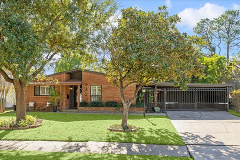Photo of 5423 Carew Street, Houston, TX 77096 (MLS # 98317978)