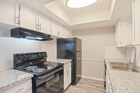 Condo For Rent - 1212 Hampshire Ln #121-2<br/> Richardson, TX 75080