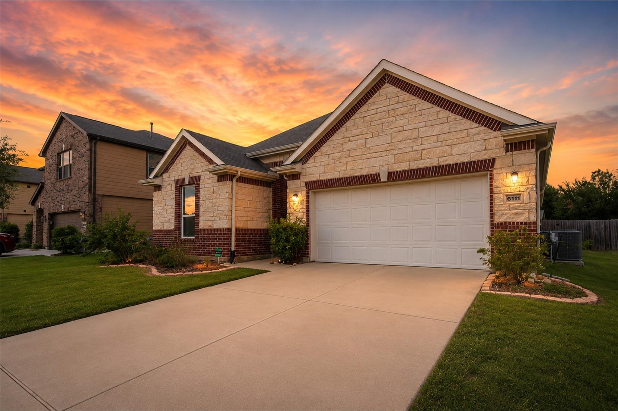 6111 Whitewing Road