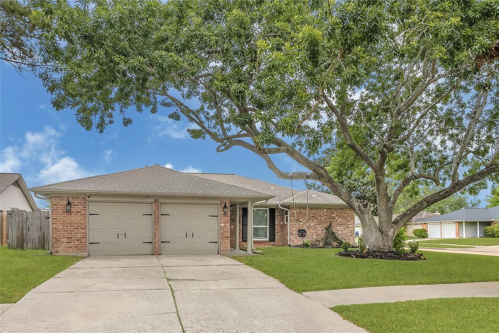 Photo of 10115 Kirkbluff Drive, Houston, TX 77089 (MLS # 28696895)
