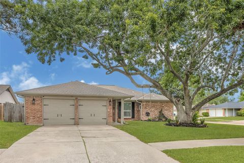 Photo of 10115 Kirkbluff Drive, Houston, TX 77089 (MLS # 28696895)