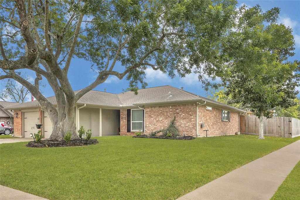 Photo of 10115 Kirkbluff Drive, Houston, TX 77089 (MLS # 28696895)