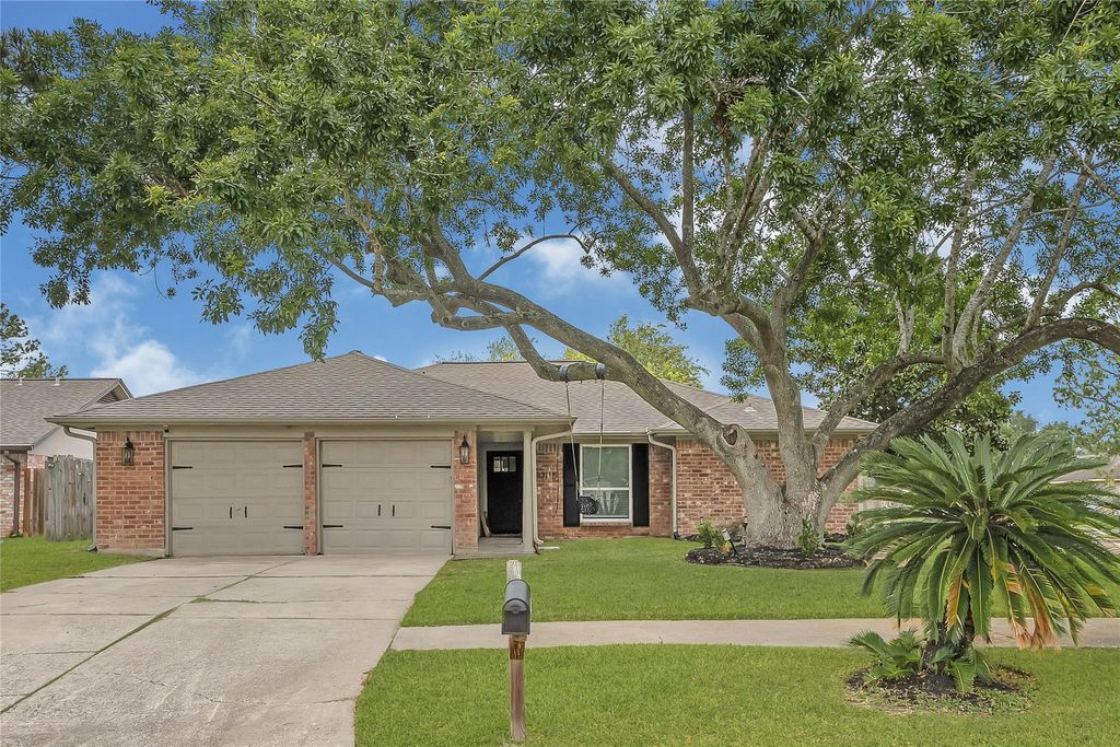 Photo of 10115 Kirkbluff Drive, Houston, TX 77089 (MLS # 28696895)