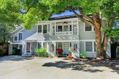 Photo of 5 Buell Court, Houston, TX 77006 (MLS # 55027443)