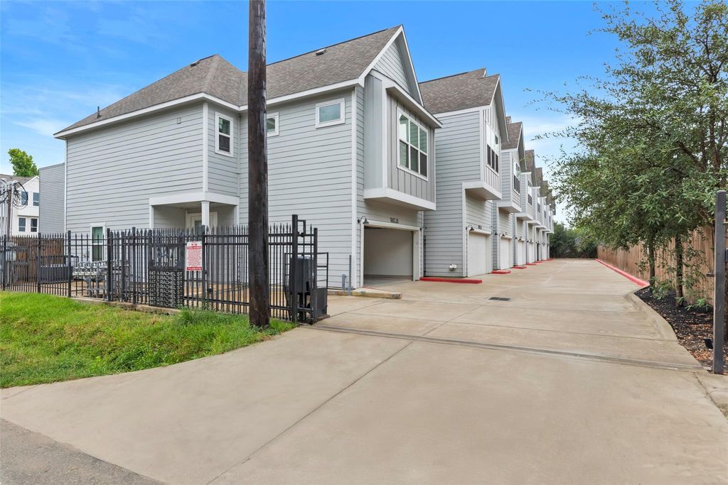 Photo of 847 Rachel Street #D, Houston, TX 77091 (MLS # 38724032)