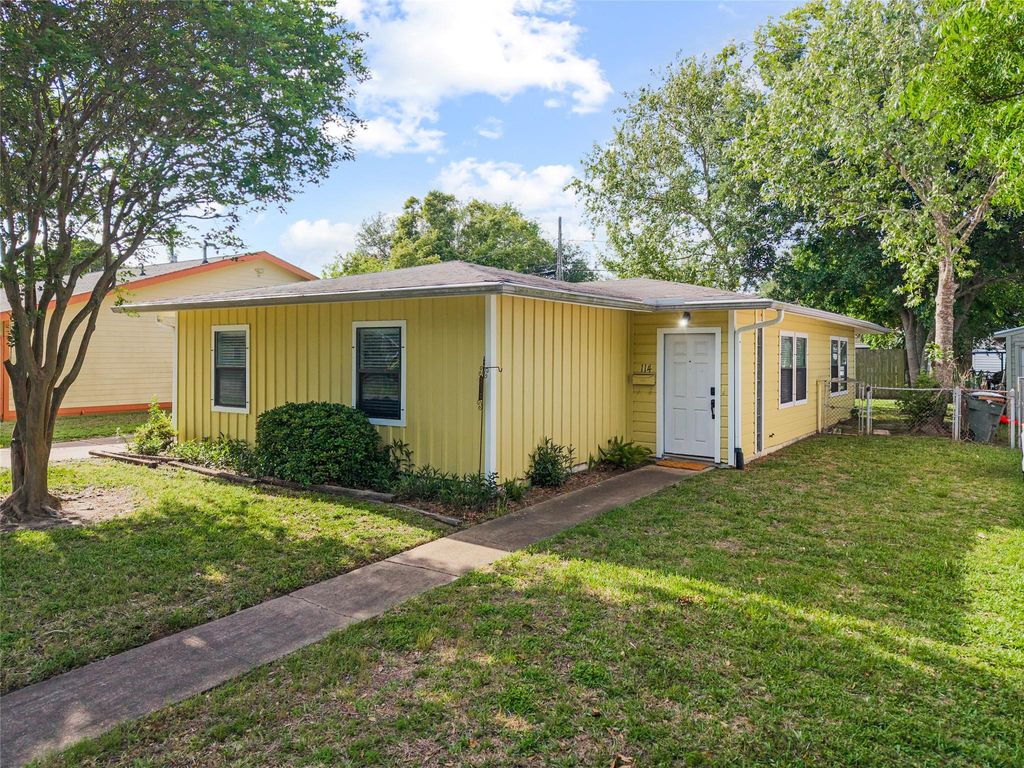 Photo of 114 Pompano Ave, Galveston, TX 77550 (MLS # 50597971)