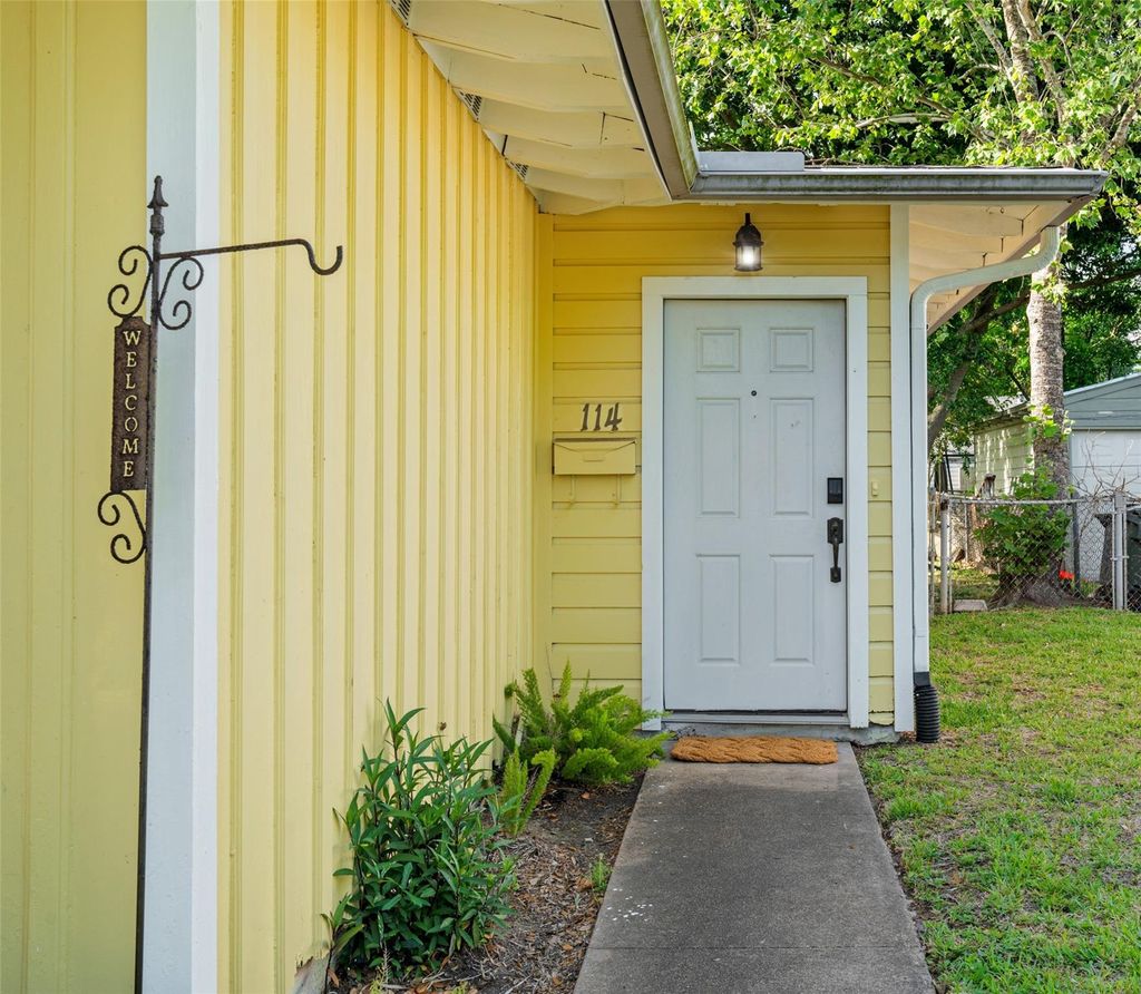 Photo of 114 Pompano Ave, Galveston, TX 77550 (MLS # 50597971)