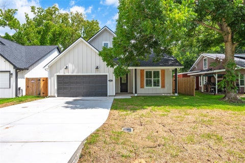 Photo of 219 E Southland Avenue, Alvin, TX 77511 (MLS # 15888410)