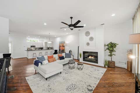 Condo For Sale - 2602 Washington Avenue #C<br/> Houston, TX 77007