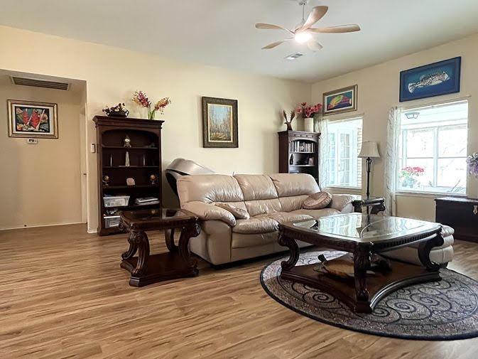 2735 S Peach Hollow Circle