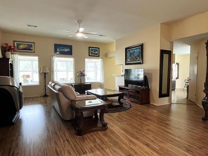 2735 S Peach Hollow Circle