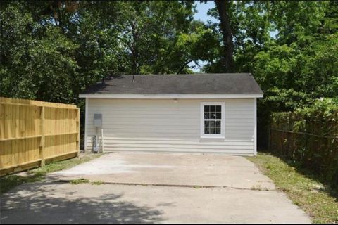 Photo of 7913 Woodlyn Road #B, Houston, TX 77028 (MLS # 10919289)