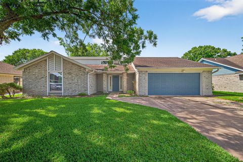 Photo of 5225 Glenvalley Drive, La Porte, TX 77571 (MLS # 45024890)