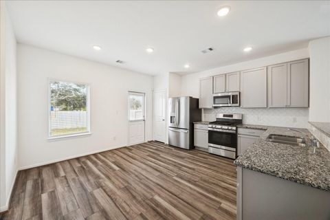 Tiny photo for 7306 Parkview Drive, Hitchcock, TX 77563 (MLS # 40226169)