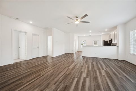 Tiny photo for 7306 Parkview Drive, Hitchcock, TX 77563 (MLS # 40226169)