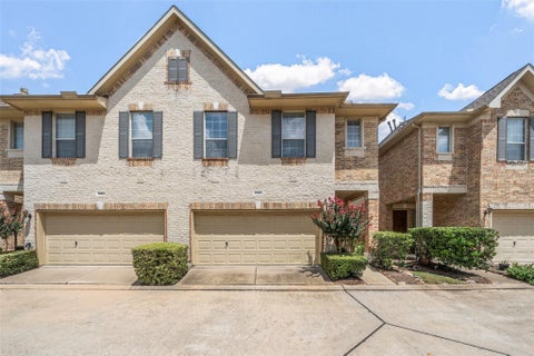 Townhouse For Sale - 10610 Wallingford Place<br/> Houston, TX 77042