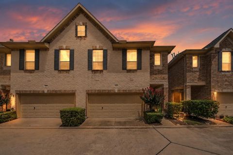 Photo of 10610 Wallingford Place, Houston, TX 77042 (MLS # 25314165)
