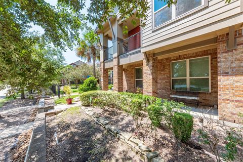 Photo of 403 Marina View Drive, Webster, TX 77598 (MLS # 82182430)