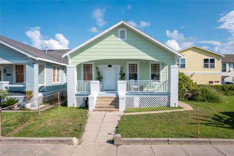 Photo of 2912 Avenue R, Galveston, TX 77550 (MLS # 92368810)