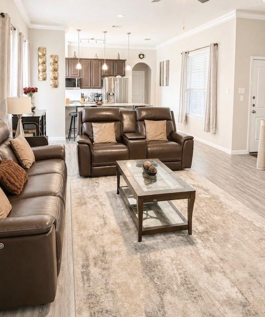 915 Lakeland Circle