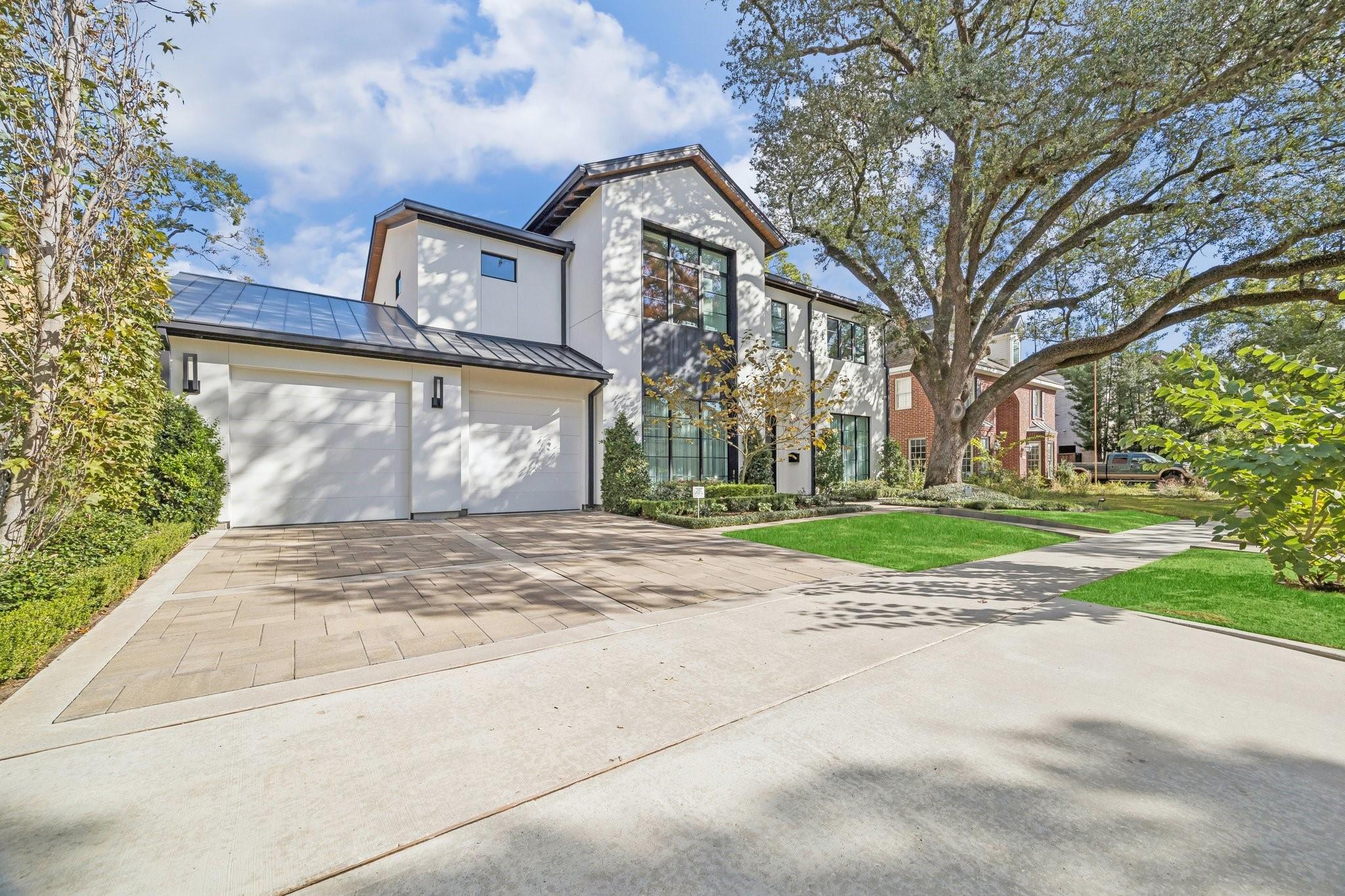 212 E Cowan Drive