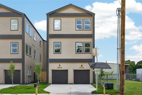 Multifamily For Rent - 4822 Creekmont Drive #A<br/> Houston, TX 77091