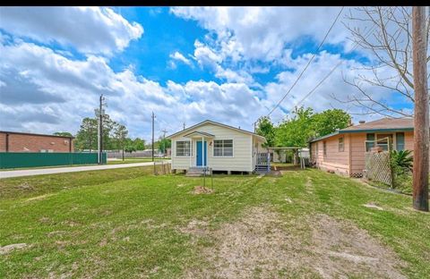 Photo of 4222 Sevan Street, Bacliff, TX 77518 (MLS # 78892322)