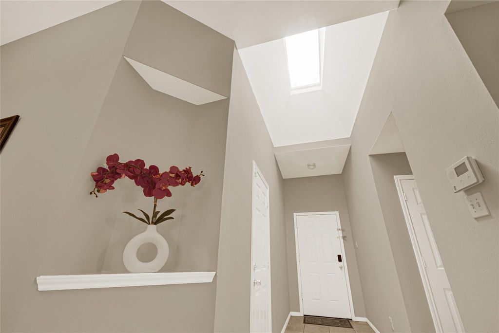 Photo of 8123 Solara Bend, Houston, TX 77083 (MLS # 68573414)