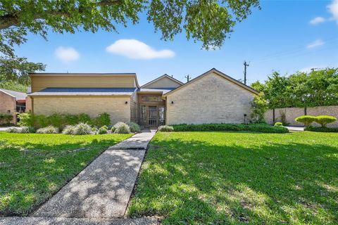 Photo of 310 Power Court, Sugar Land, TX 77478 (MLS # 5295687)