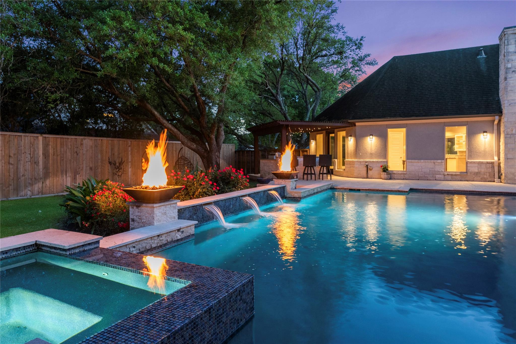 2911 S Saddlebrook Lane