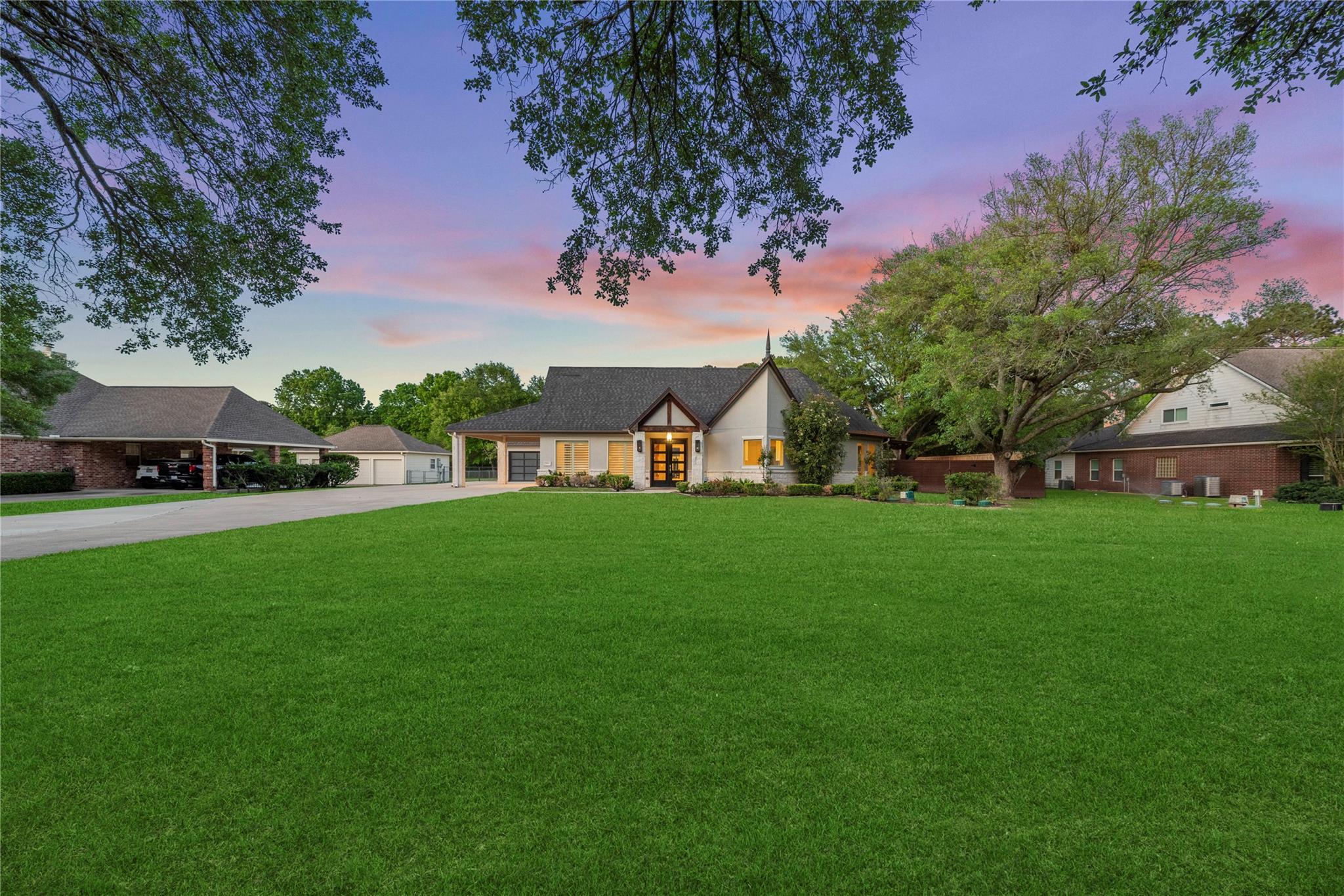 2911 S Saddlebrook Lane