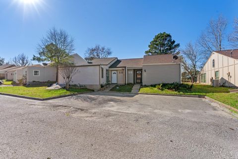 Townhouse For Sale - 58 Westwood Village Drive<br/> Trinity County, Trinity, TX 75862