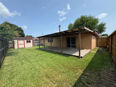 Tiny photo for 9831 Shell Rock Road, La Porte, TX 77571 (MLS # 44058215)