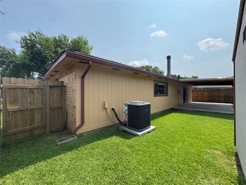 Tiny photo for 9831 Shell Rock Road, La Porte, TX 77571 (MLS # 44058215)