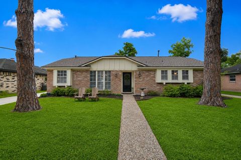 Photo of 9718 Springmont Drive, Houston, TX 77080 (MLS # 55051923)