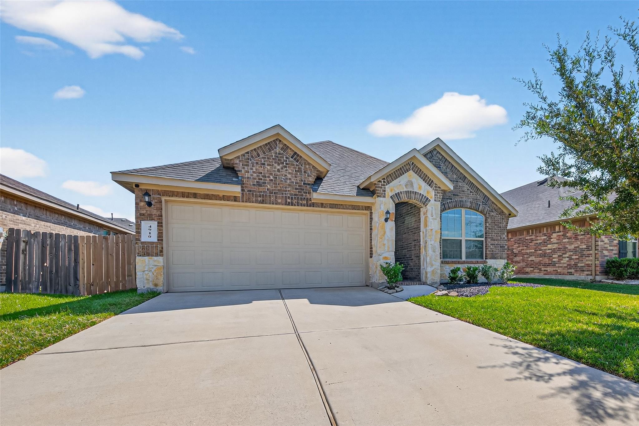 4910 San Valentino Dr