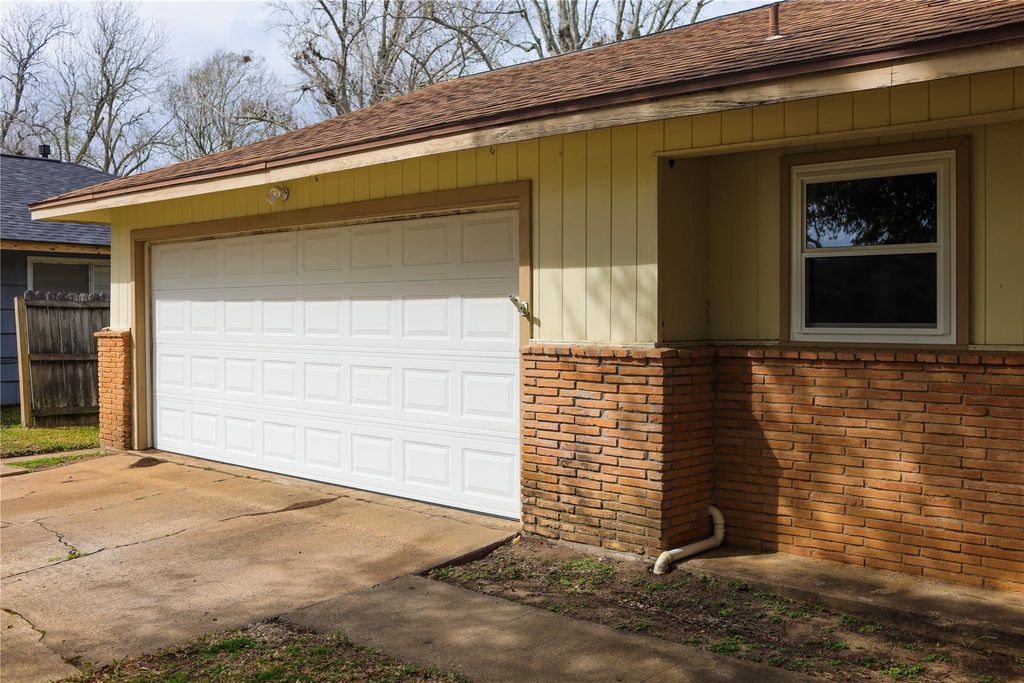 Photo of 217 Carnation Street, Lake Jackson, TX 77566 (MLS # 87512767)