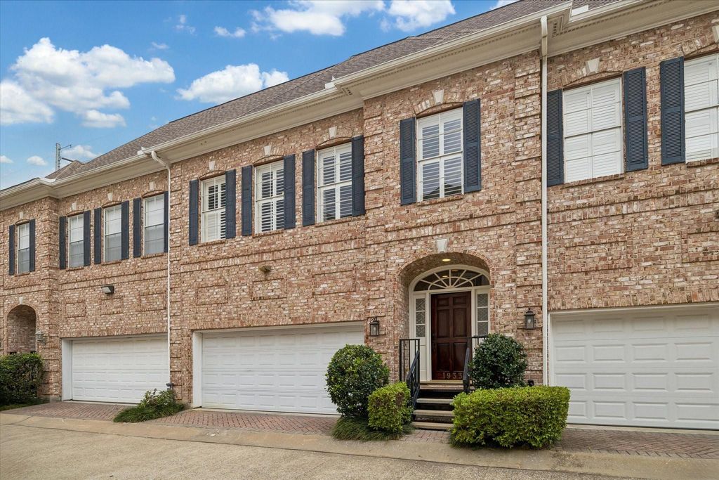 Photo of 1933 Woodbury Street, Houston, TX 77030 (MLS # 69899480)