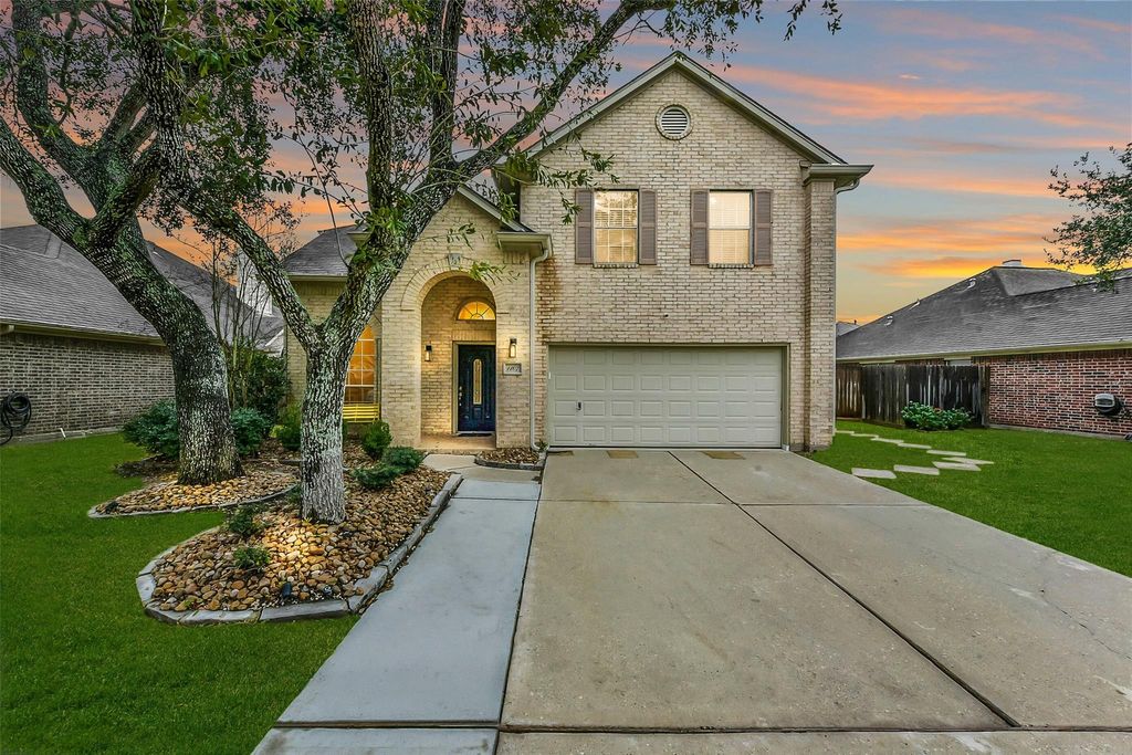 Photo of 1107 Sunset Lakes Drive, Pearland, TX 77581 (MLS # 13356416)