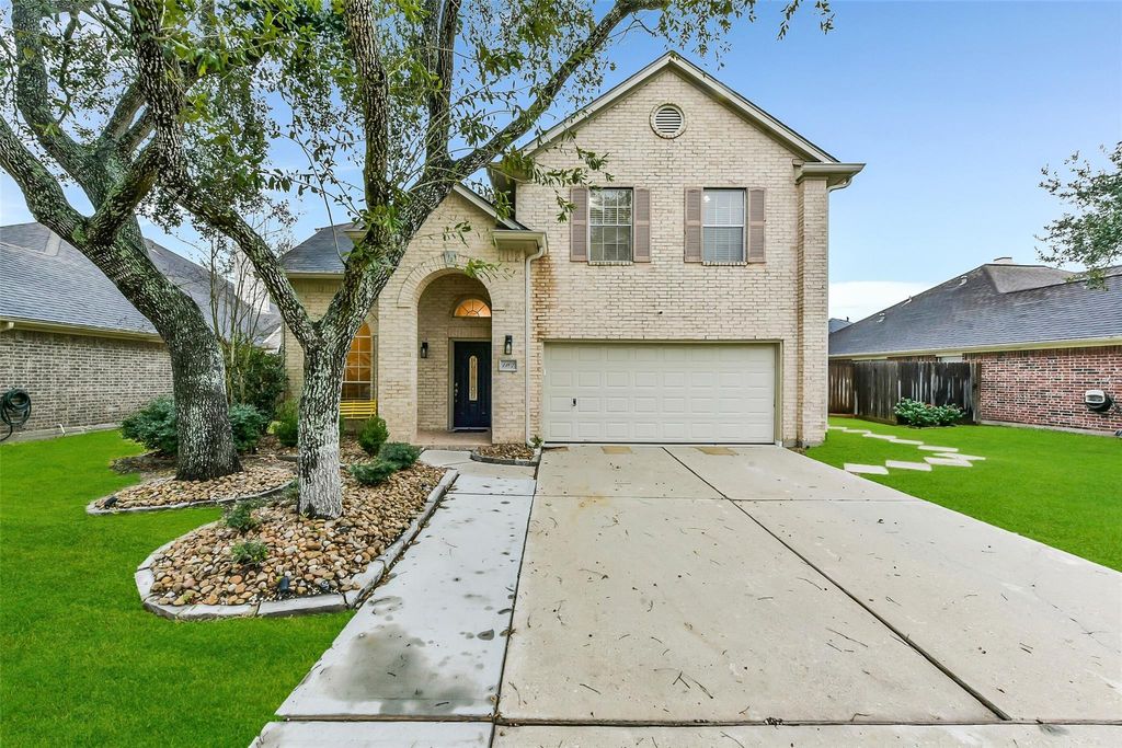 Photo of 1107 Sunset Lakes Drive, Pearland, TX 77581 (MLS # 13356416)