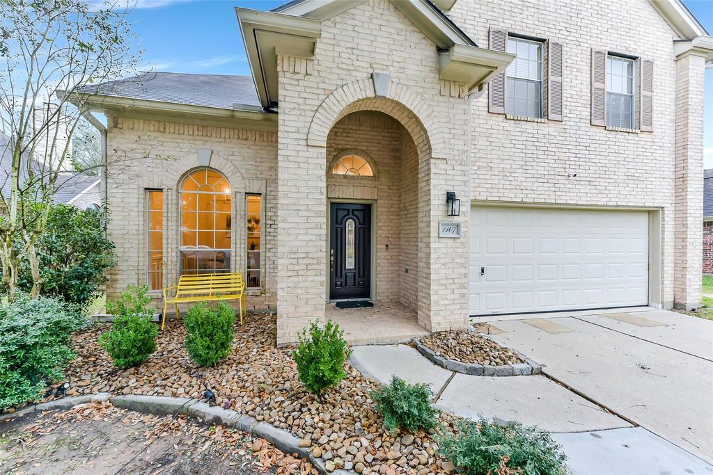 Photo of 1107 Sunset Lakes Drive, Pearland, TX 77581 (MLS # 13356416)