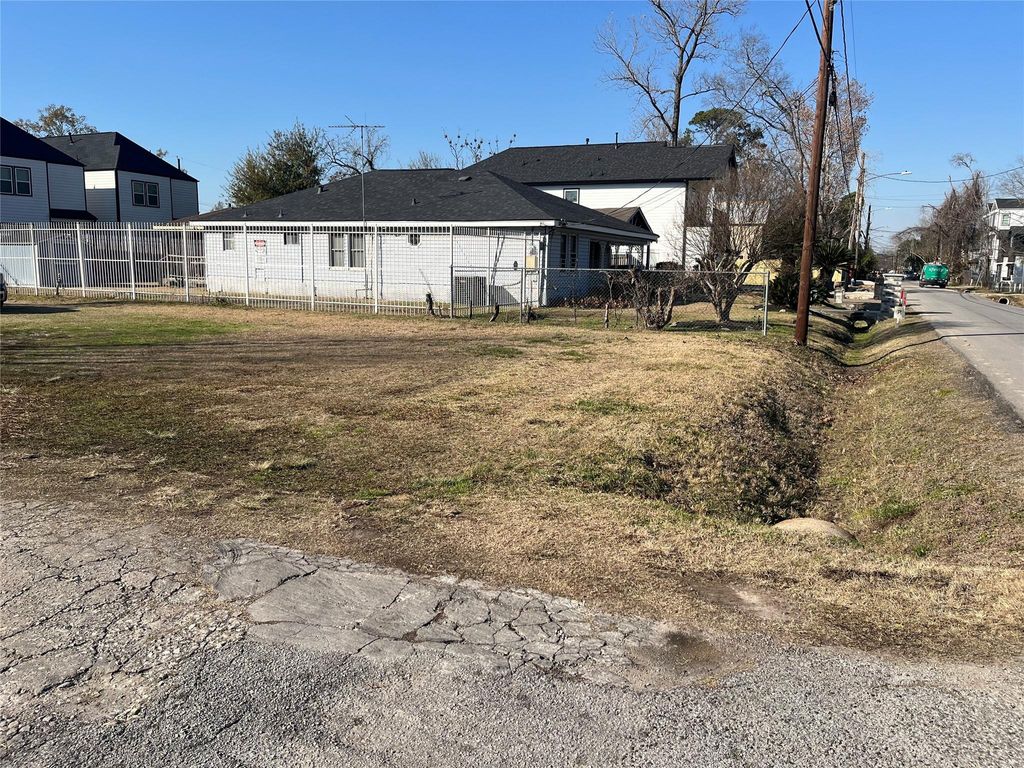 Photo of 6505 Tuskegee Street, Houston, TX 77091 (MLS # 22846308)