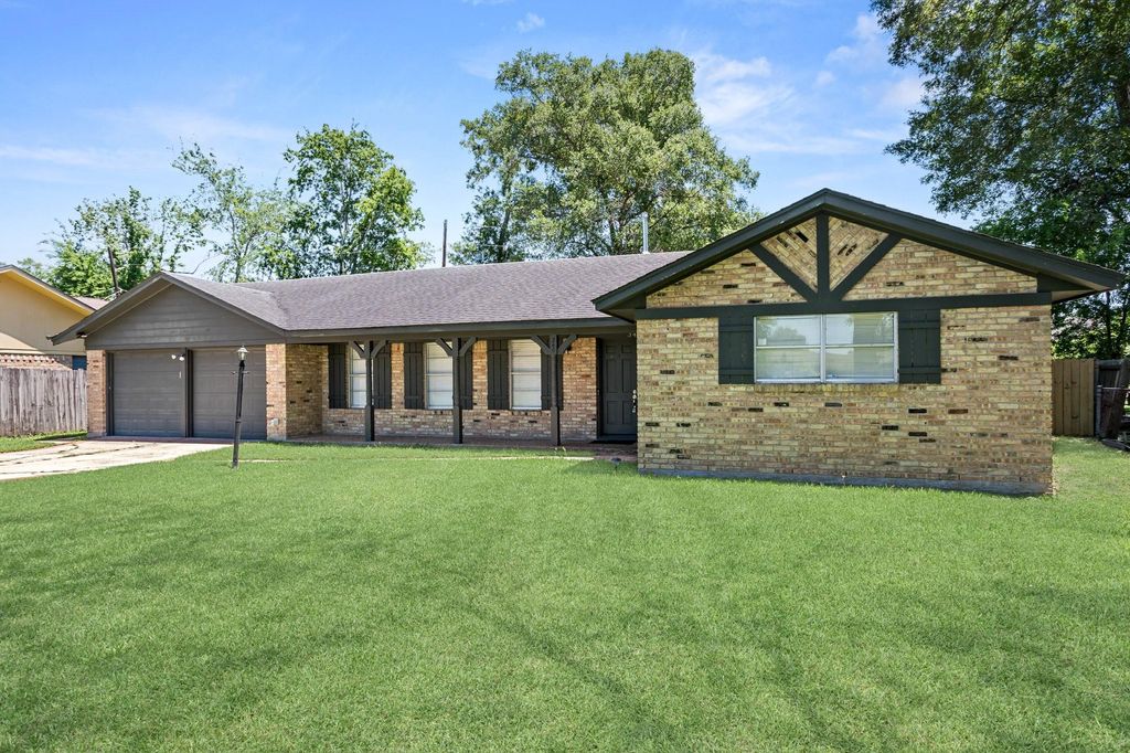 Photo of 340 Maxwell Drive, Beaumont, TX 77707 (MLS # 30647899)
