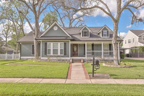 Photo of 115 5th Street, Sugar Land, TX 77498 (MLS # 78890864)