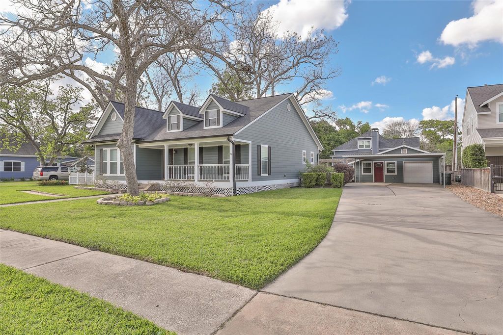 Photo of 115 5th Street, Sugar Land, TX 77498 (MLS # 78890864)