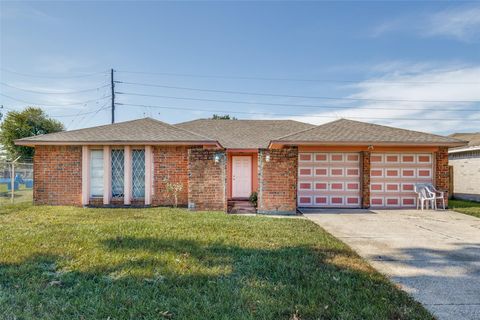 Photo of 11923 NW Loveland Pass Drive Dr, Houston, TX 77067 (MLS # 6975940)