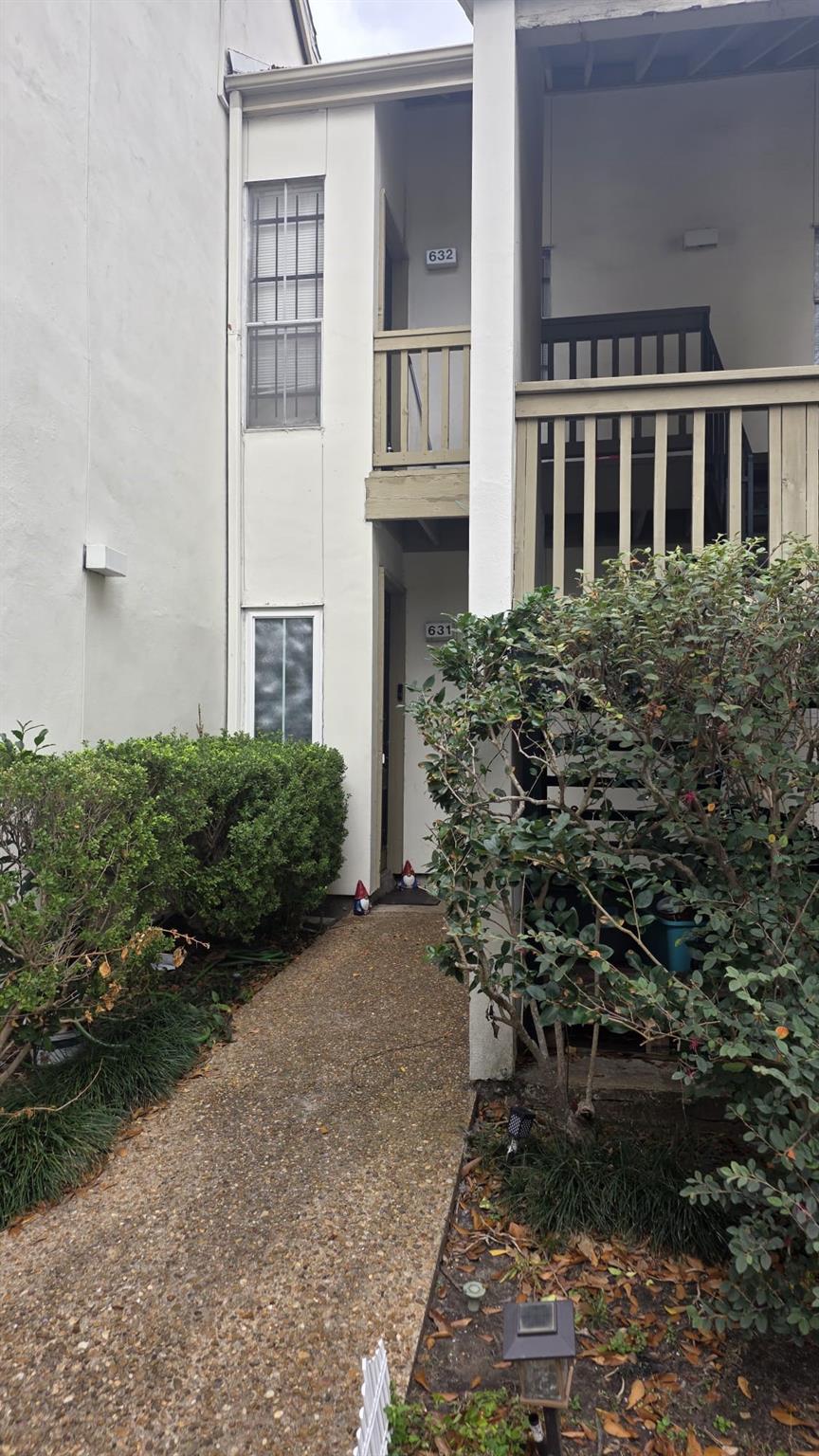 2100 Tanglewilde St 632