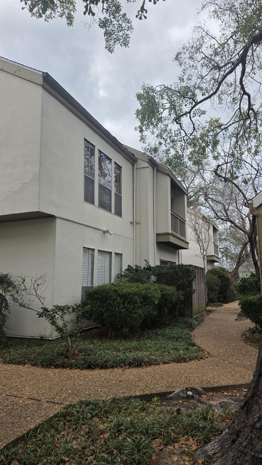 2100 Tanglewilde St 632